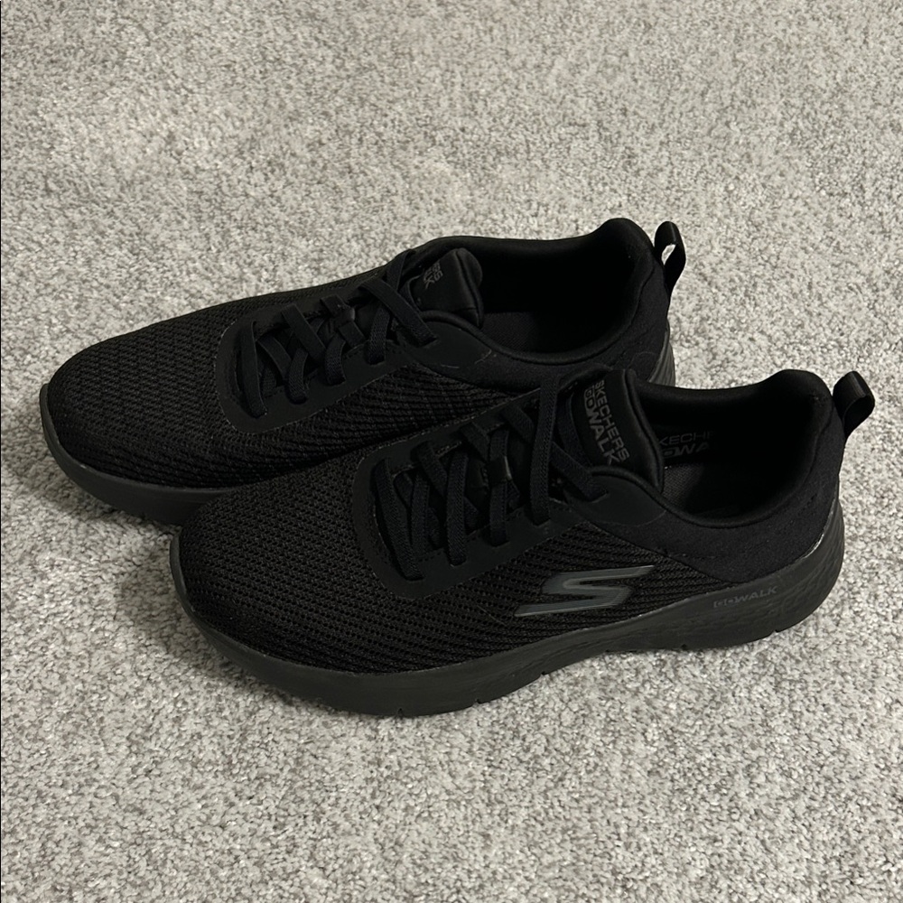 Skechers Black GoWalk Sneakers size 8.5